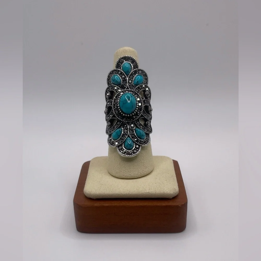 Silver toned BOHO peacock ring with Faux Turquoise Stones - Size 8